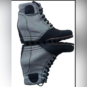 Sorel PDX Lexie 1964 Premium Wedge Heel Bootie Shoe Grey Silver Black Size 8.5